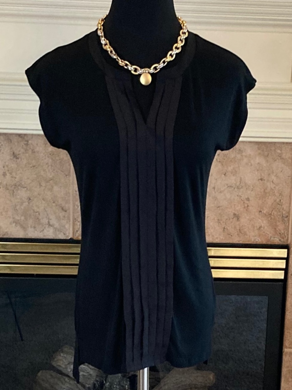 NWT THE LIMITED Top Pleated Front with Slight Cap Sleeves Black Size XS